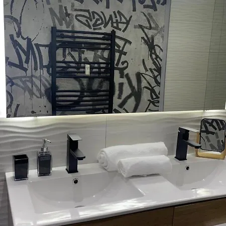 Charme Et Confort Apartamento *